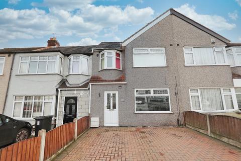 28 The Drive, Collier Row, Romford, RM5 3TR