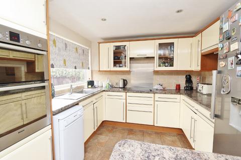 28 The Drive, Collier Row, Romford, RM5 3TR