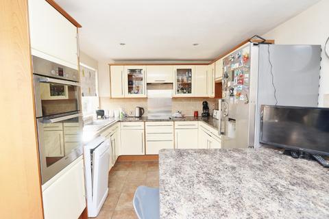 28 The Drive, Collier Row, Romford, RM5 3TR