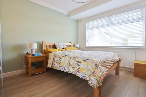 28 The Drive, Collier Row, Romford, RM5 3TR