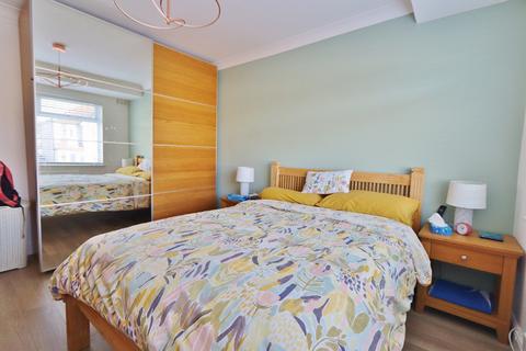 28 The Drive, Collier Row, Romford, RM5 3TR