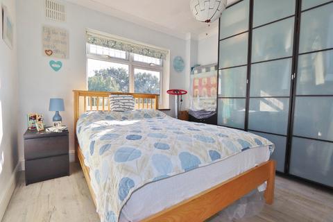28 The Drive, Collier Row, Romford, RM5 3TR