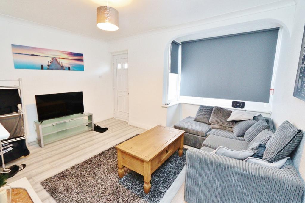 Second Avenue, Dagenham, RM10 3 bed terraced house £360,000