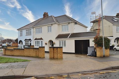54 Coombe Road, Romford, RM3 0TX