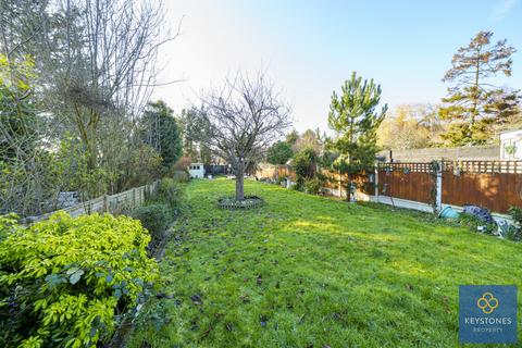 43 Avelon Road, Romford, RM5 3XX