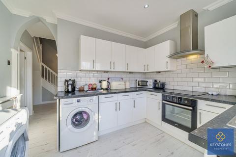 43 Avelon Road, Romford, RM5 3XX