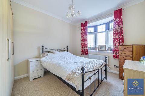 43 Avelon Road, Romford, RM5 3XX