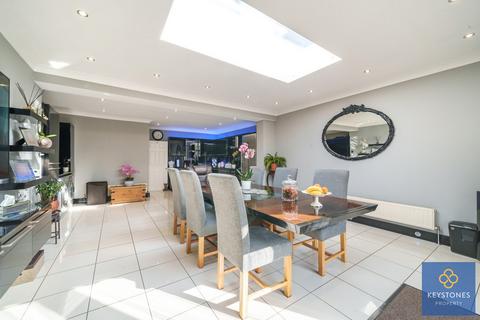 209 Collier Row Lane, Romford, RM5 3JA
