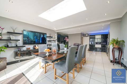 209 Collier Row Lane, Romford, RM5 3JA