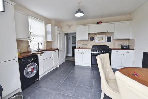 4 bedroom semi-detached house for sale - North Road, Havering-atte-bower, RM4