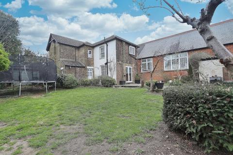 4 bedroom semi-detached house for sale, North Road, Havering-atte-bower, RM4