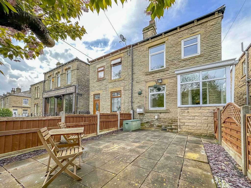 Bradford Road, Batley 2 bed terraced house for sale £95,000