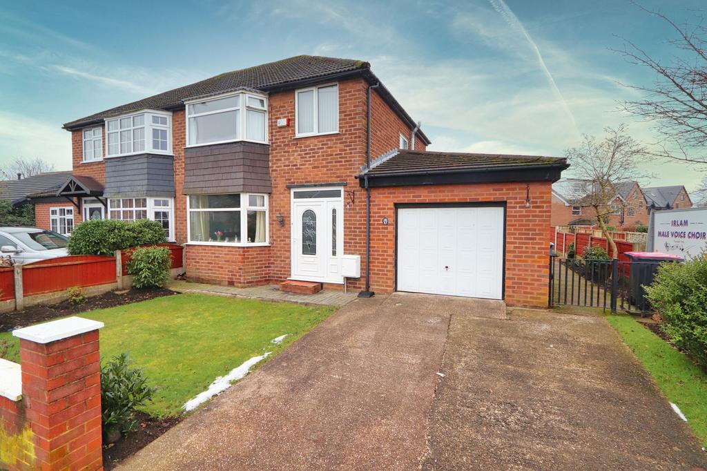 Lords Street, Cadishead, M44 3 bed semidetached house £260,000