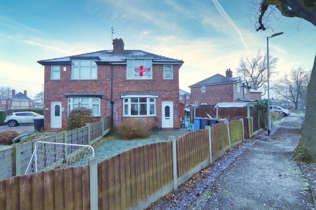 Boundary Road, Irlam, M44 2 bed semidetached house for sale £170,000