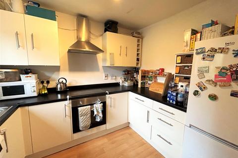 2 bedroom terraced house to rent, Angora Way, Fleet, Hampshire, GU51