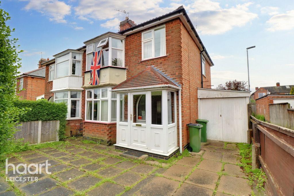 Turnbull Drive, Leicester 3 bed semidetached house £240,000