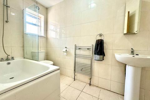 171 Walton Road, London, E12 5RN
