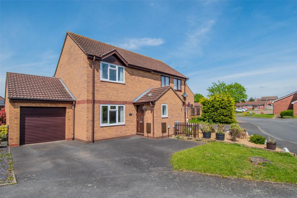 Parkwood Road, Bromsgrove, Worcestershire, B61 2 bed semidetached