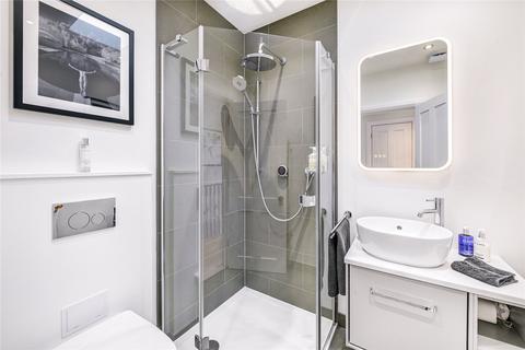 Flat D, 130 Warwick Way, London, SW1V 4JD