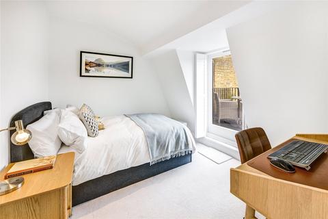 Flat D, 130 Warwick Way, London, SW1V 4JD