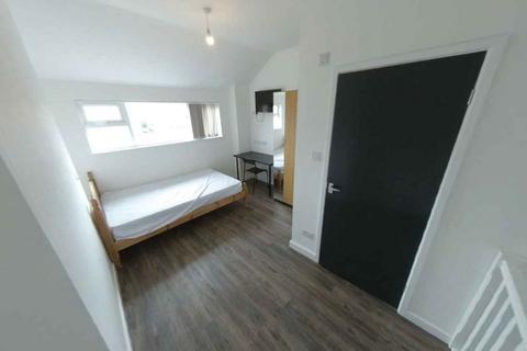 1 bedroom in a house share to rent, 50 Gordon st Room3  En-suite rooms available  bills inc available now