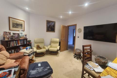 2 bedroom flat for sale, Bigwood Court, London NW11