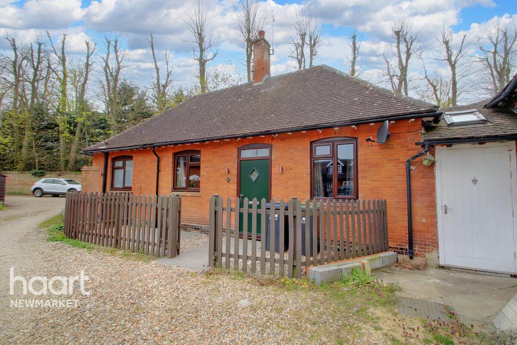 Cheveley Park, Newmarket 2 bed detached bungalow for sale £230,000