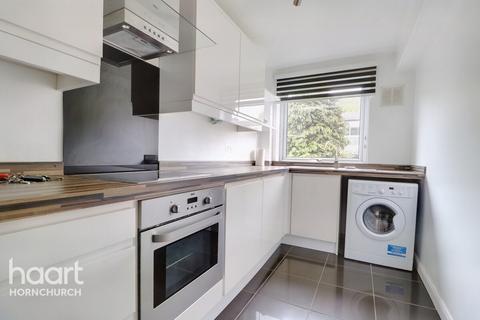 31 Brendans Close, Hornchurch, RM11 3UL