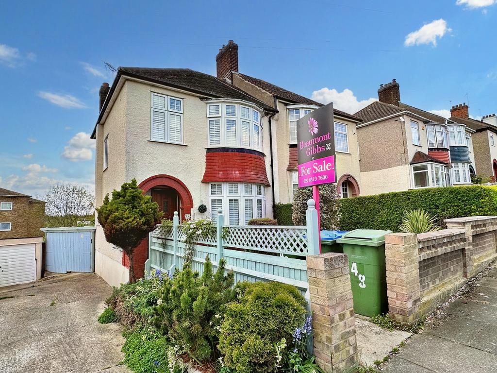 Eastview Avenue, Plumstead, London, SE18 2HT 3 bed semidetached house