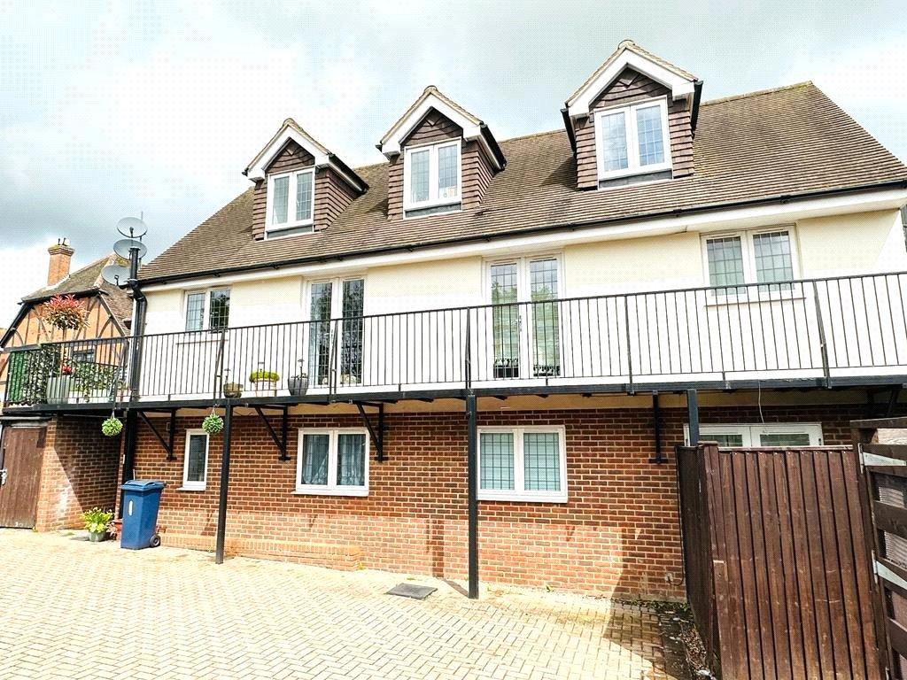 The Green, Wooburn Green, Buckinghamshire, HP10 6 bed property with