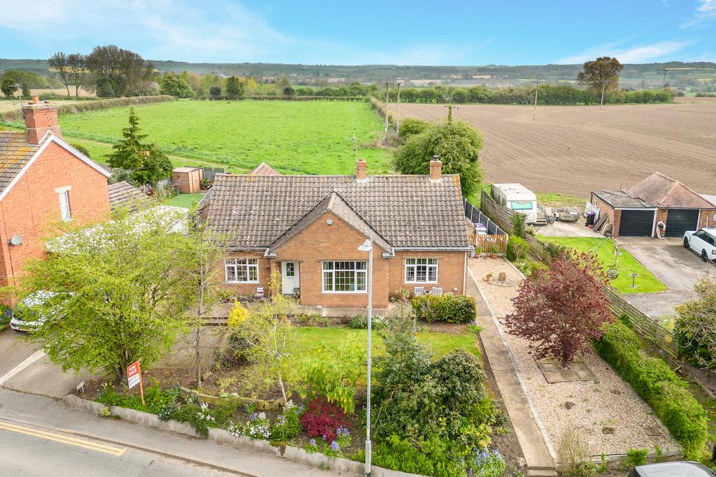 Halton Road, Spilsby, PE23 3 bed detached bungalow for sale £299,950