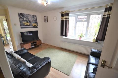 27 Grasmere Close, Feltham, TW14 9QW