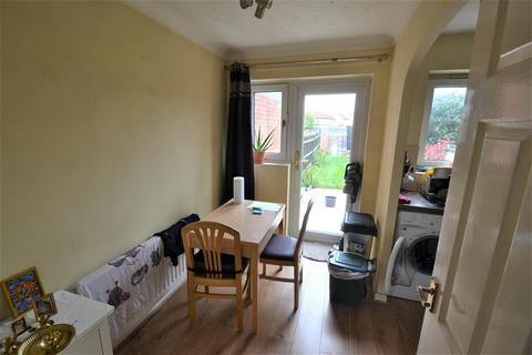 27 Grasmere Close, Feltham, TW14 9QW