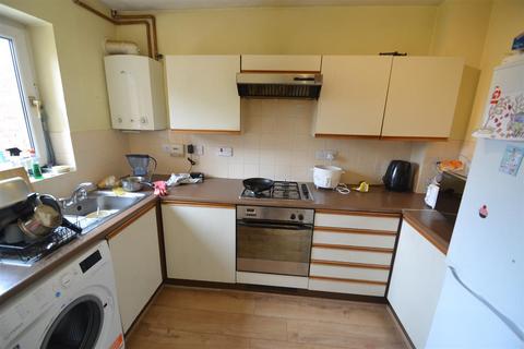 27 Grasmere Close, Feltham, TW14 9QW
