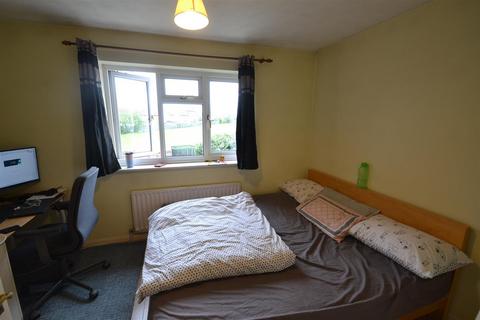 27 Grasmere Close, Feltham, TW14 9QW