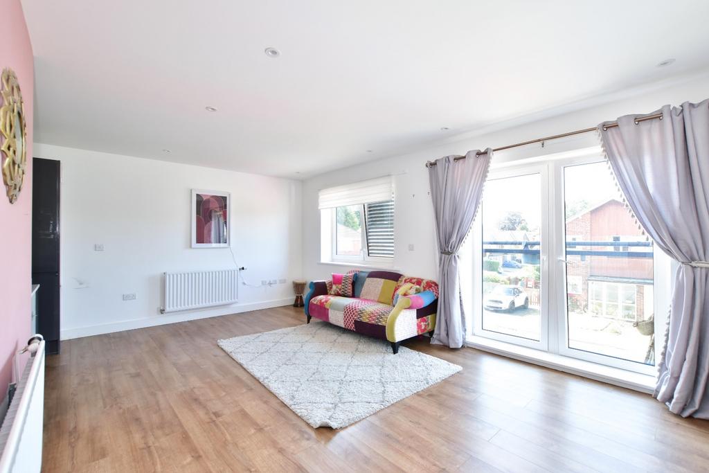 Ashlyn Close, Bushey, Hertfordshire... 2 bed apartment £380,000