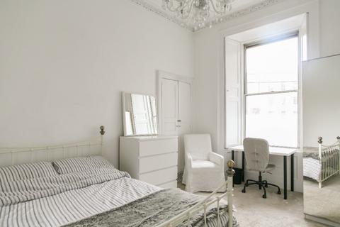2 bedroom flat to rent, Lothian Road, Tollcross, Edinburgh, EH3