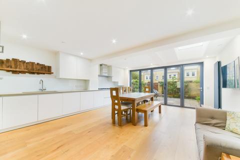 5 bedroom terraced house to rent, Sullivan Road, London, SE11