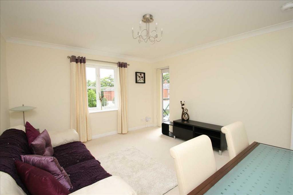 Bellsay House, Belvedere Gardens, Benton 2 bed apartment £795 pcm (£