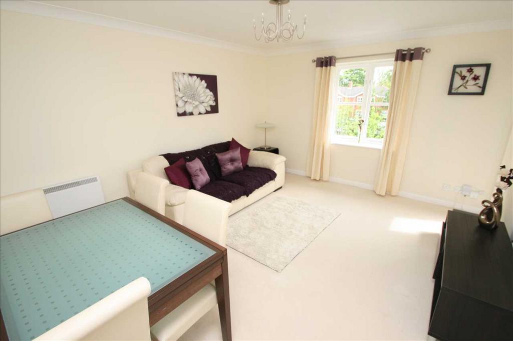 Bellsay House, Belvedere Gardens, Benton 2 bed apartment £795 pcm (£