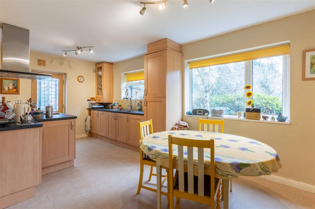 Linthurst Newtown, Blackwell, B60 1BS 3 bed detached house £450,000