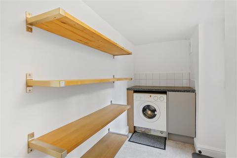 12a Tabley Road, London, N7 0NQ