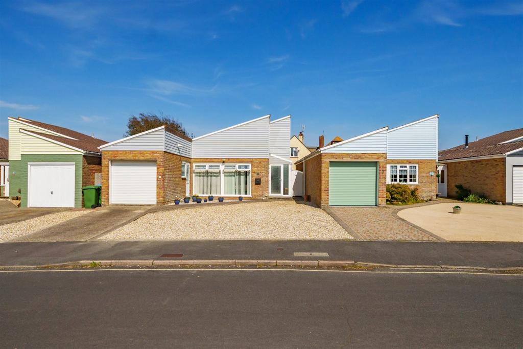 Channel View, Pagham, Bognor Regis, PO21 2 bed detached bungalow for