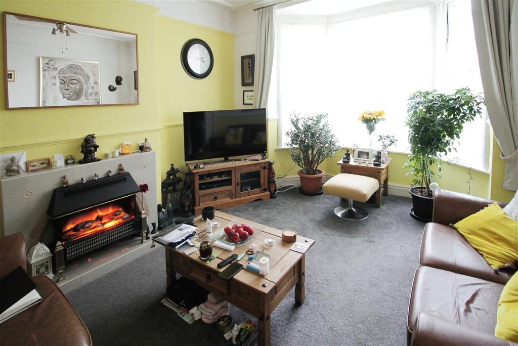 Wellington Road, Rhyl, Denbighshire, LL18 1LL 3 bed block of apartments