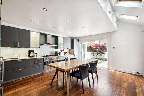 4 bedroom terraced house to rent, Burland Road, SW11