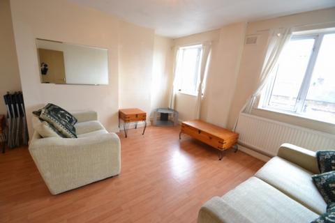 2 bedroom flat to rent, Redmires Court, Eccles New Road, M5 4UT