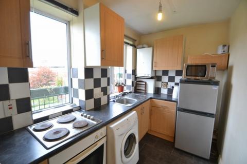 2 bedroom flat to rent, Redmires Court, Eccles New Road, M5 4UT