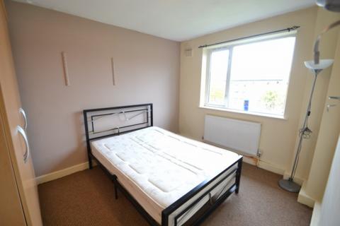 2 bedroom flat to rent, Redmires Court, Eccles New Road, M5 4UT