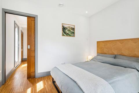 213 Sandycombe Road, Richmond, TW9 2EW