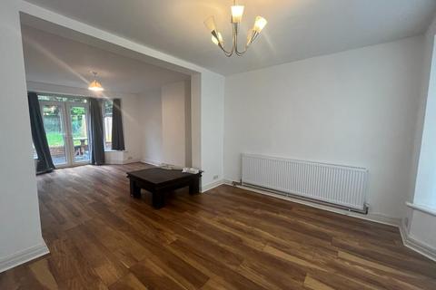 3 bedroom semi-detached house to rent - St Annes Road, Prestwich, M25 9QL